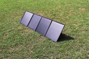 折りたたみ式のポータブルソーラーパネル【80W】キャンプやアウトドアに！